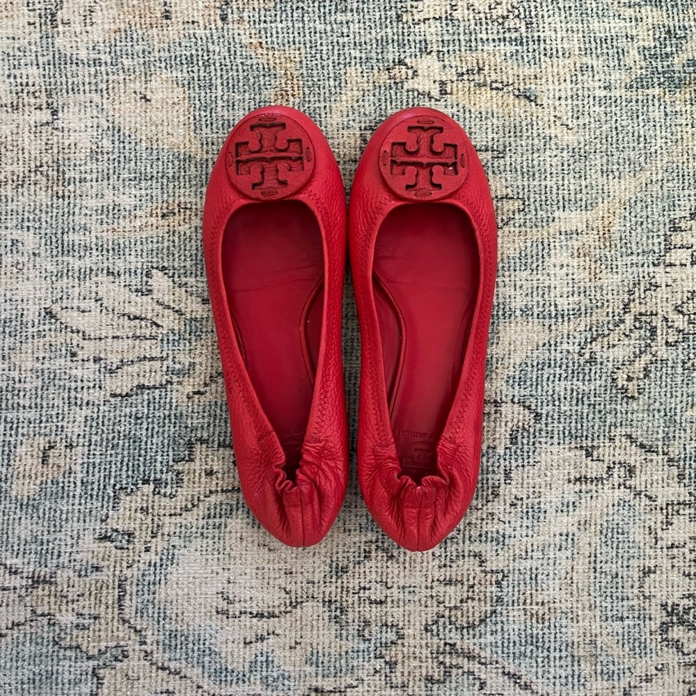 Tory Burch flats
Red leather matte
Size 9.5